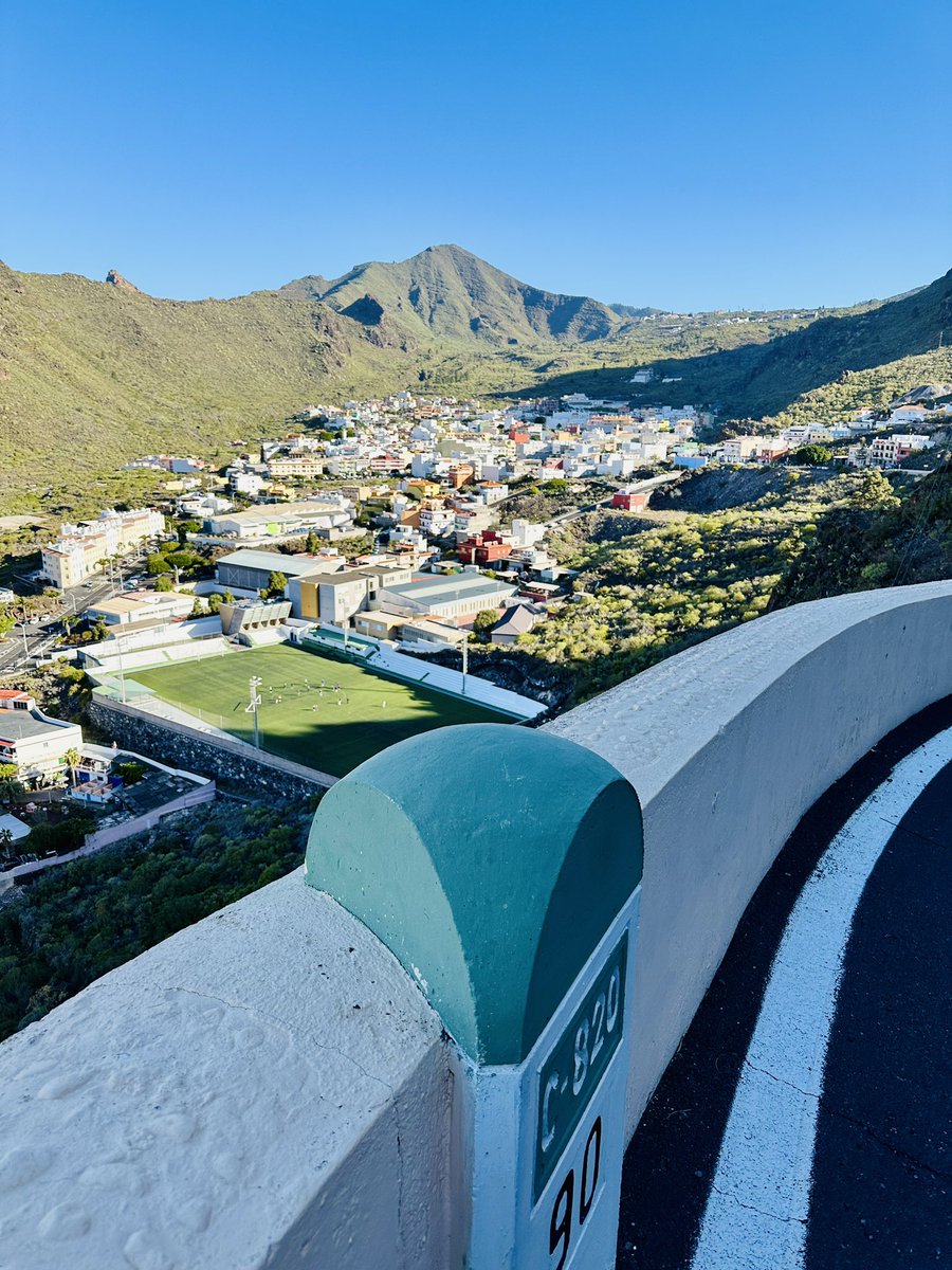 Solid few hours on the pedals ascending the 26 mile climb from the coast to Mt Tiede 🥵 #tiede #tenerife #gianttcr
