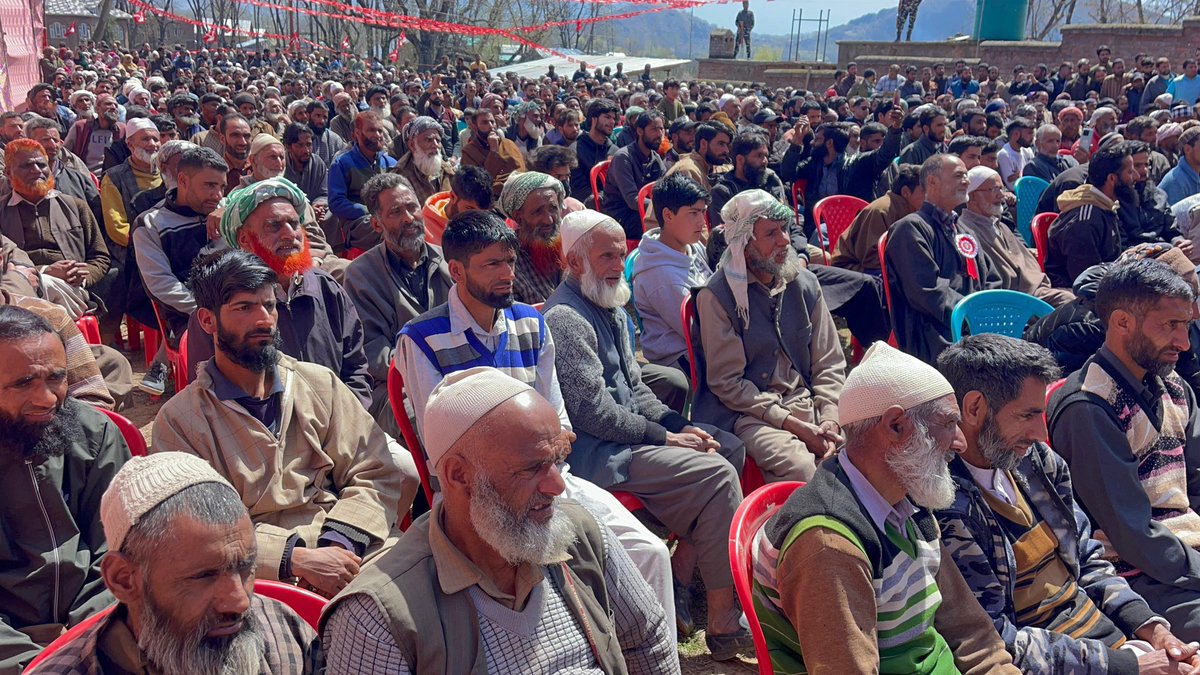 Today, the Vice President of JKNC, @OmarAbdullah, delivered an impactful address to a large assembly of party workers at Liver, Pahalgam. He honored senior leader Mian Altaf Ahmad, who has been nominated by the Party to contest the South Kashmir Parliament Election. The…