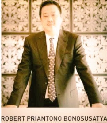 PELUANG MENJERAT "BONG" BONOSUSATYA 

[Utas]

Harvey Moeis hanyalah "kuda" tunggangan Bong alias Robert Bonosusatya, yg disebut jadi dalang korupsi timah Bangka oleh bbrp saksi. The Gunawarman, hotel bintang 5 miliknya, adalah lokasi persamuhan dlm proses kerjasama lancung itu.