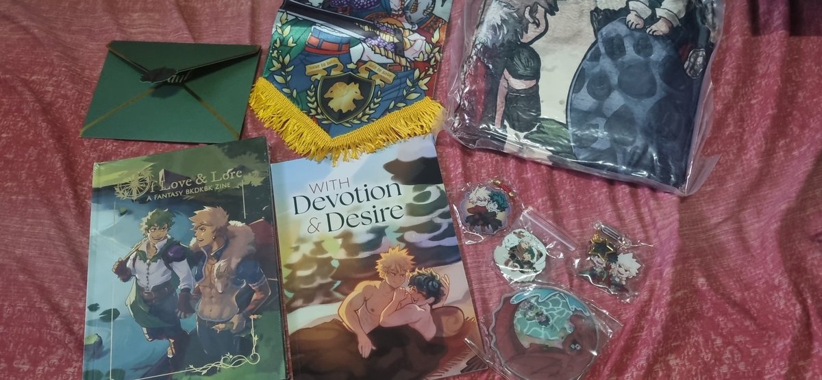 _fallensummer's tweet photo. ABSOLUTELY UTTERLY THRILLED TO HAVE @fantasybkdkzine IN MY HANDS 😭🥺 the photo does not do it justice. Gorgeous, I am crying https://t.co/ABLbssaor3