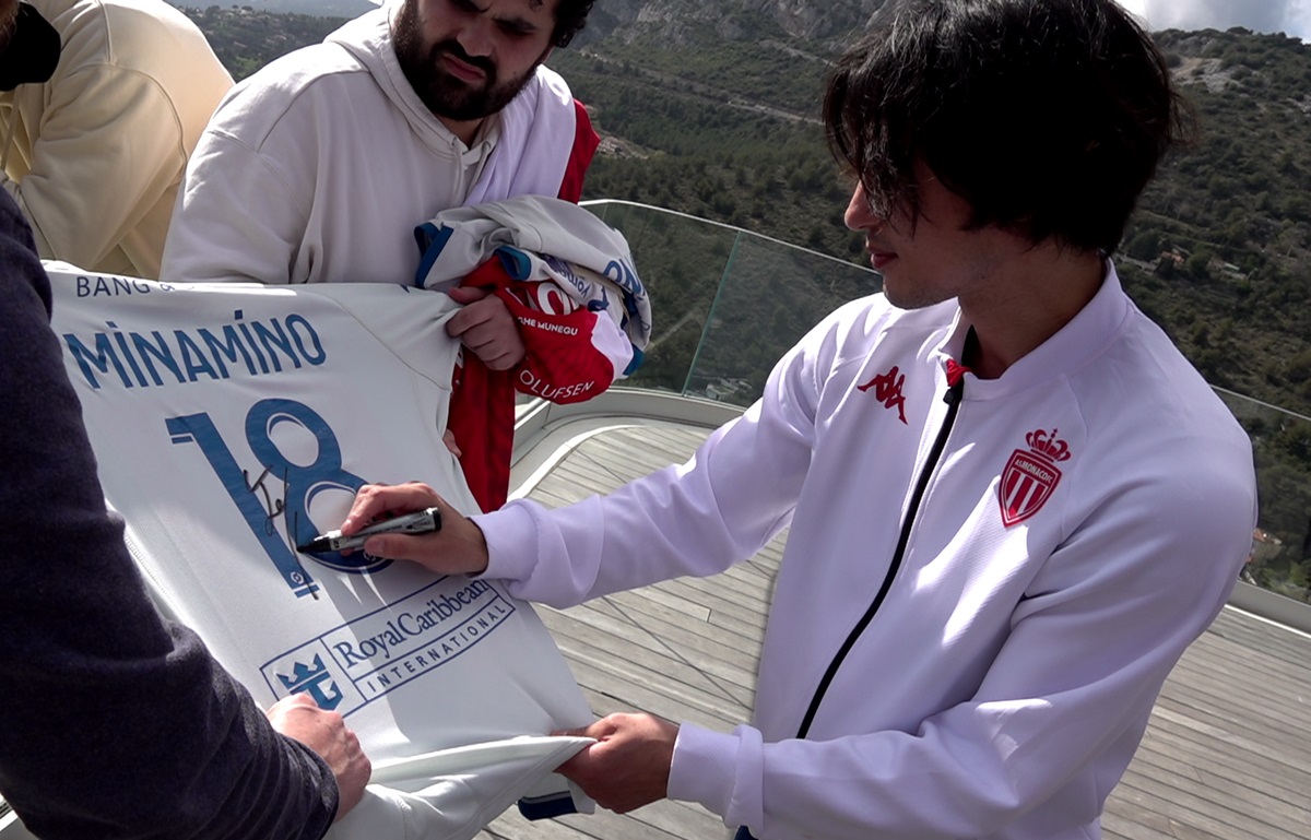 SoccerKingJP's tweet photo. 🇫🇷 #南野拓実 直筆サイン入りASモナコ3rdユニを1名様にプレゼント👕
✅@Ligue1_ENG
✅@as_monaco_jp
✅@SoccerKingJP
上記3アカウントをフォロー＆この投稿をRPで応募完了✍️🏻
当選者は当アカウントからDMでご連絡します（締切4月7日）
🎥インタビュー動画も合わせてぜひ
https://t.co/vR9T76zSbf https://t.co/Af6XOO4wUF