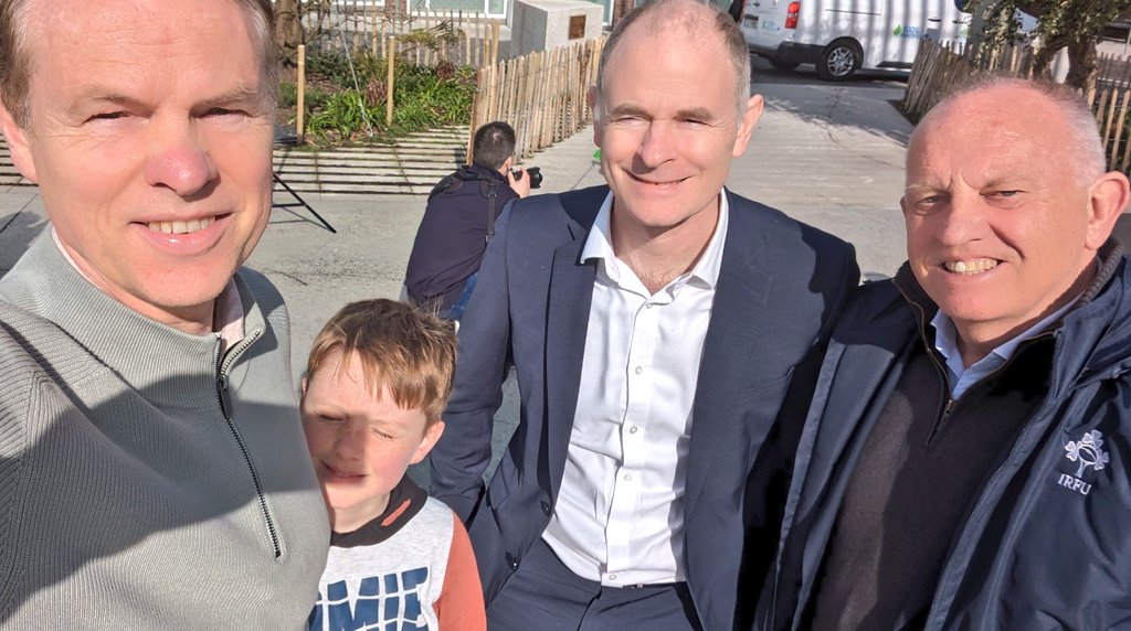 Very sunny this morning, with school closed myself and Killian went down to Myrtle Square. It was a pleasure to update Minister Ossian Smyth T.D. and local councillor @tomkivlehan on our plans for our Dargan Forum on empowering localities through the green and digital transition.