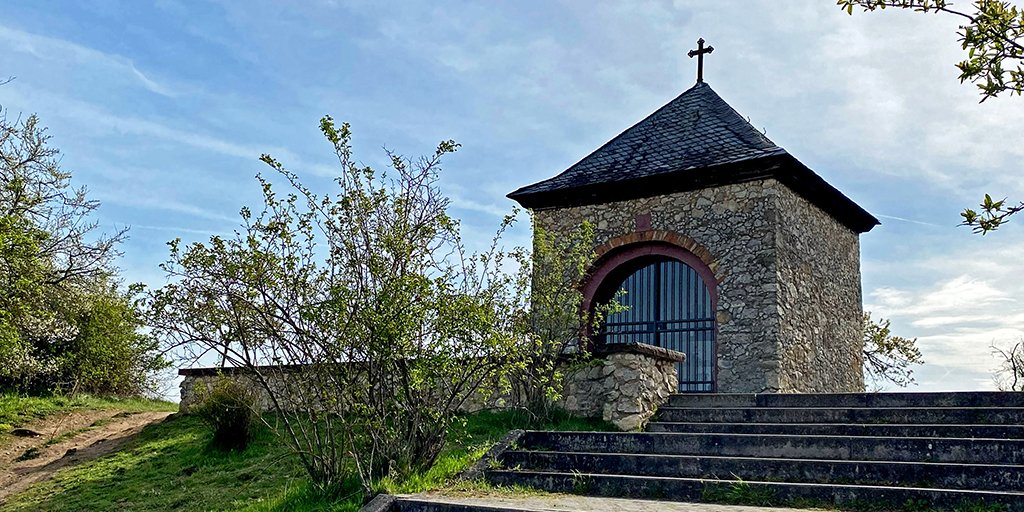 Unterwegs auf der Bonifatiusroute: Wandern mit dem Landrat am 20. April auf dem Pilgerweg im Main-Taunus-Kreis. mtk.org/Unterwegs-auf-… #MTK #WandernmitdemLandrat #Wanderung #Bonifatiusroute