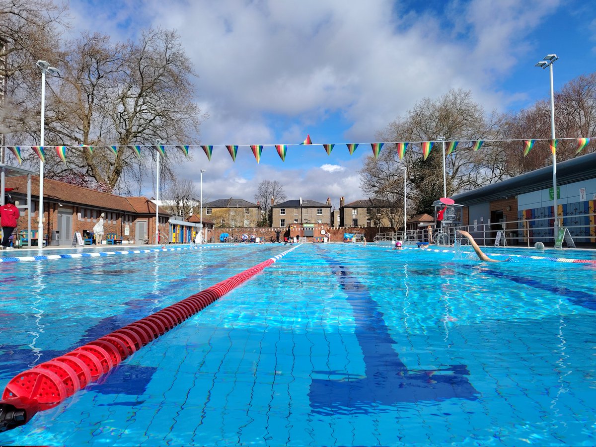 The beauty. We have some sunshine as well. #LondonFieldsLido #OutdoorSwimming