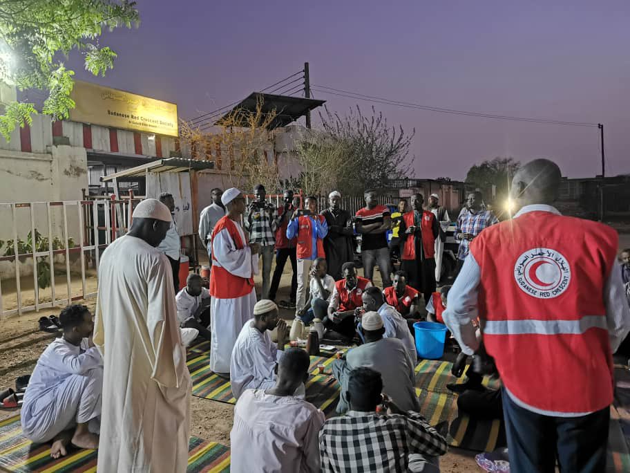 نظمت جمعية الهلال الأحمر السوداني فرع ولاية القضارف افطارها السنوي للمتطوعين والموظفين بمشاركة 150 متطوع