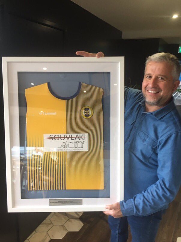 🟦@CityYouthFC Sponsor of the Day🟨 The U8 Boys Lions🦁 & U8 Romans ⚔️ thank the team at Souvlaki City suvlakicity.co.uk for being their team sponsor. It was a pleasure to present owners George & Maria with a framed shirt to display in their Fleetville restaurant to say 🙏