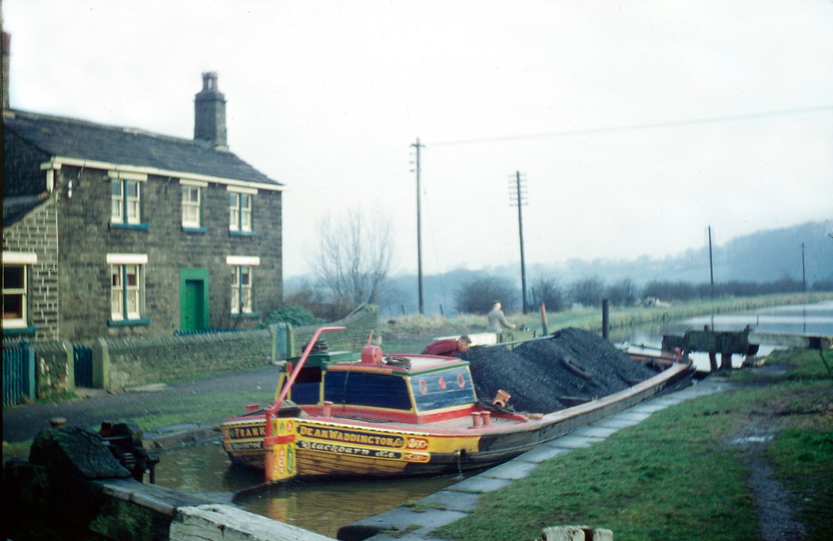 Next time you go for a walk along the historic #LeedsLiverpoolCanal in #Lancashire why not check out our freshly updated story map with information on what you see as you pass by. @CanalRiverTrust @CRTNorthWest storymaps.arcgis.com/stories/ff2def…