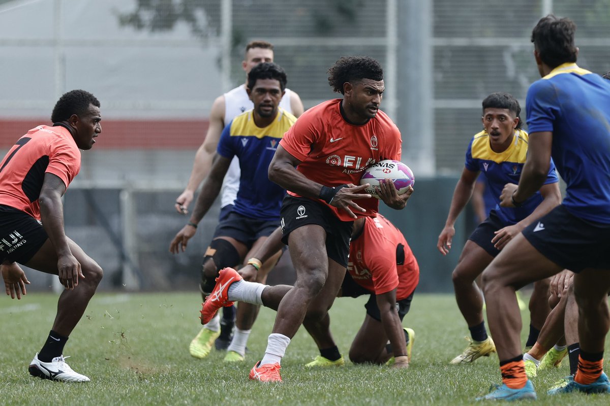 Great scrimmage session with our brothers from Samoa ahead of the HSBC Hong Kong 7’s on Thursday 🇫🇯🤝🏾🇼🇸 #duavataveilomanirakavi #HK7s @FijiAirways