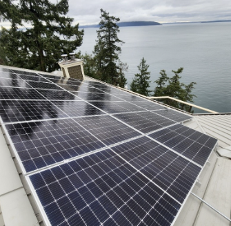 shiftsolar's tweet photo. This home on Pender Island consists of a 30-panel, 15kW system and provides a 60% offset to allow for a significant reduction in energy costs. We’re coast to coast with over 1000 solar installations! Have we completed any projects in your area? 
🔗 https://t.co/Irj4HDZmZP https://t.co/MVZDmY71tC