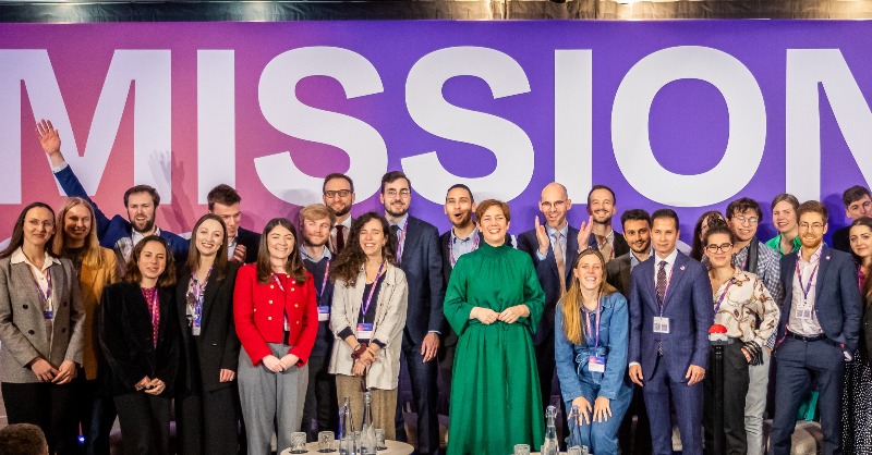 SolarPowerEU's tweet photo. With March over, we're looking back on our #SolarWeek, when we held our flagship #SolarPowerSummit on 4-5 March, and our annual #EUSolarCEOFourm on 5 March ☀
All on board for #MissionSolar! 🚀
Read more👇