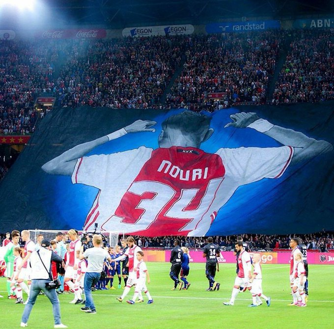 Hoje, Abdelhak NOURI completa 27 anos. Um atleta com muito talento e das maiores promessas do Ajax, mas que teve sua carreira interrompida.

NOURI foi abraçado pela comunidade do futebol e até hoje é homenageado pelos mais jovens.

Você nunca mais verá o "34" da mesma forma ⬇️