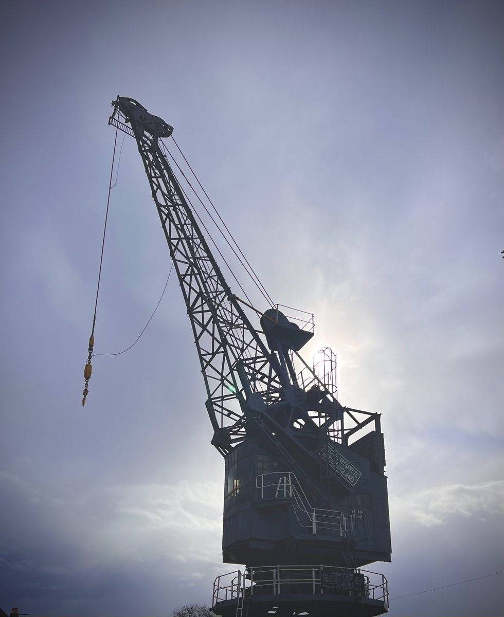 #metalworkThursday A Stothert & Pitt crane at Chatham. This was a huge company in Bath which came to specialise in cranes especially use in docks; first steam powered then electric and mounted on dockside rails. Its Newark Works in that city remain & are grade II listed.