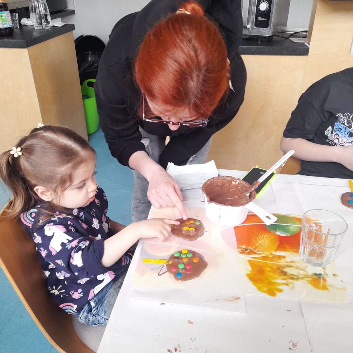 🍭Some of the youngsters from Frome's refugee community enjoyed a chocolate lollipop making session at the Welcome Hub today, and the smiles say it all! Find out about the Welcome Hub and services and activities to support displaced people in Frome at frometowncouncil.gov.uk/our-community/…