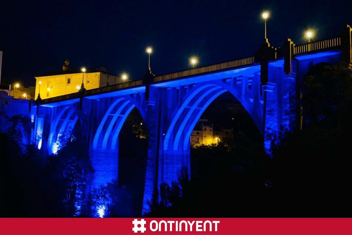 🔵 Ontinyent se suma al Dia Mundial de l’Autisme il·luminant de blau el Pont de Santa Maria. L’Ajuntament també ha col·locat una pancarta que romandrà fins el 9 d’abril a la Plaça Major