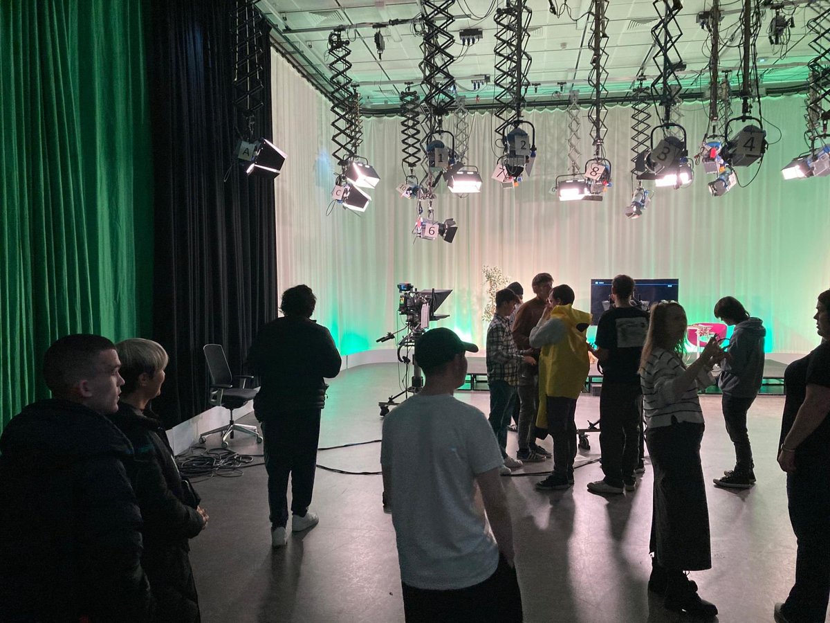 Our Training for Work- Digital and Creative programme paid a visit to @CofGCollege last week to see their Media and Broadcasting department. Thanks for having us along!

#allinglasgow
