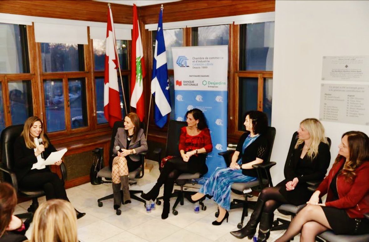 Super ambiance dans une salle pleine à craquer au CONSULAT GENERAL DU LIBAN. Panel organisé par la CCICL et modéré avec brio par Rana Ghorayeb sur le thème de @GouvFeminin avec Maha Clour, Roula El Haddad , Jeanine Hage, Dre Nada Jabado et moi 😀 Que d’inspiration le 21 mars !