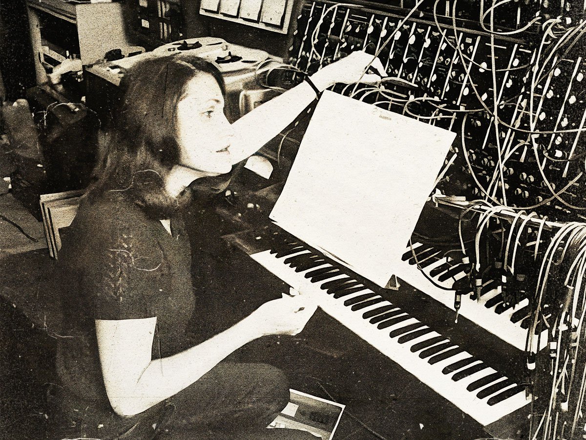 The amount of bigotry on this platform is seriously upsetting. I don't have the platform Rowling does, but I'd like to try something different- threads that celebrate the lives of trans people I admire, instead of flooding the 'net with hateful muck. To begin- Wendy Carlos 🧵