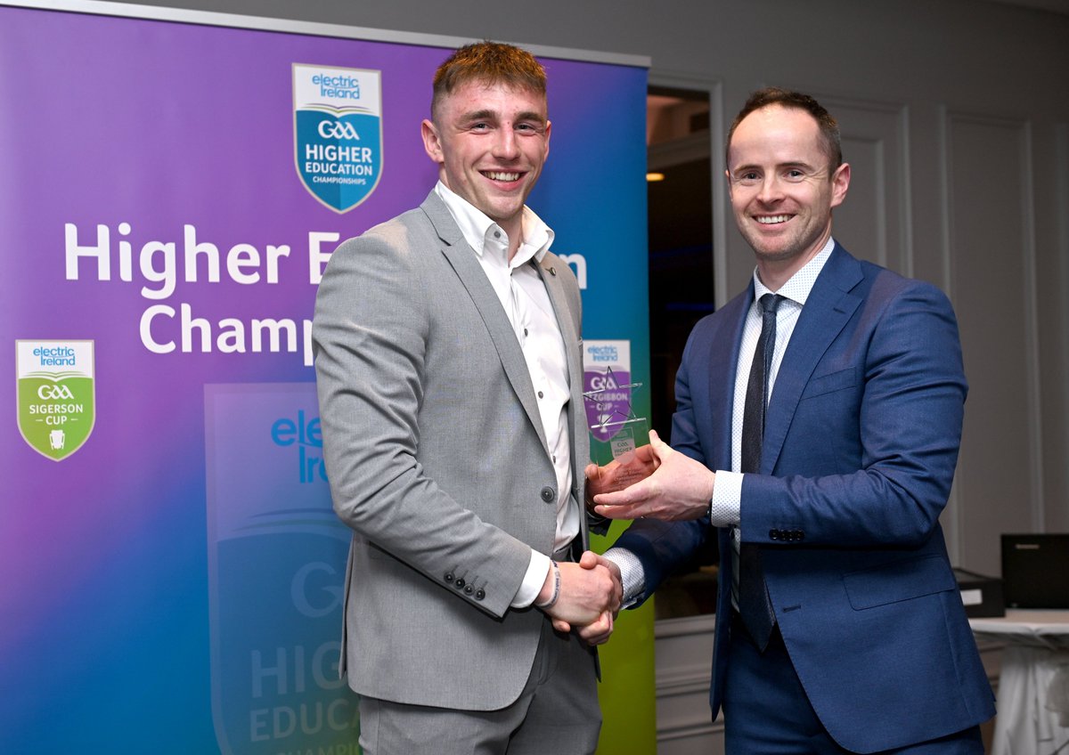 Massive congratulations to Reuben Halloran who received his @HigherEdGAA Rising Star award last night. Reuben had a great year for our Fitzgibbon hurlers scoring 25 points throughout the campaign🌟👏