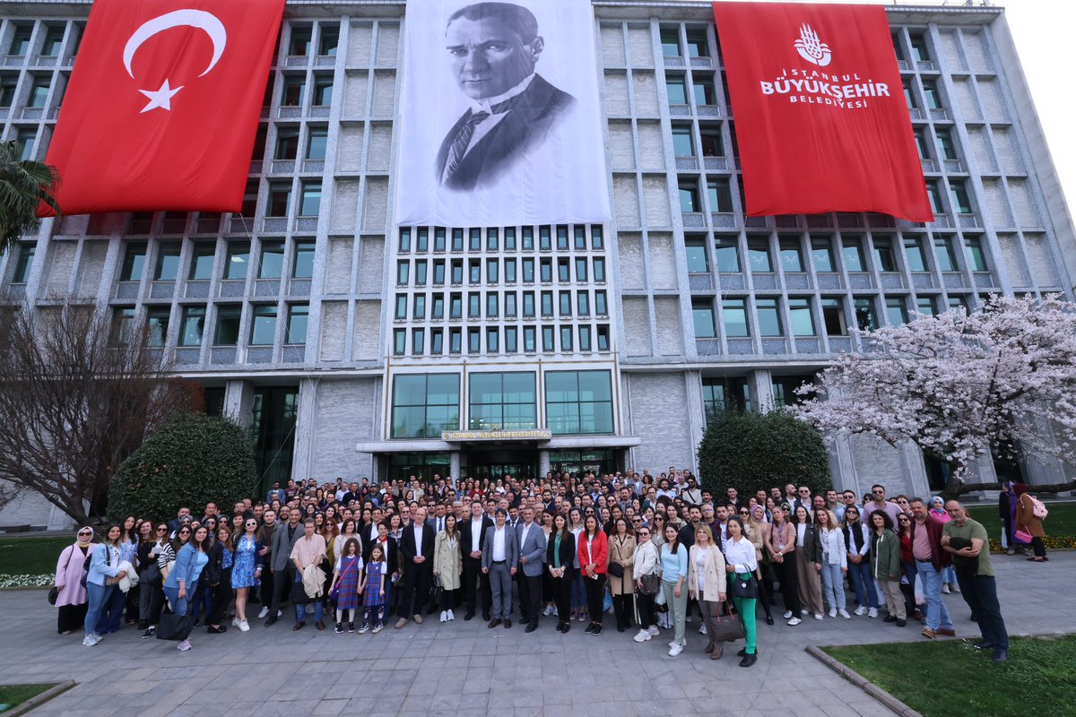 akgungurkan's tweet photo. İstanbul’un muhafızları onlar!

Hepsini bugüne kadarki özverili çalışmalarından dolayı tebrik ediyorum.

İmar ve Şehircilik Dairesi Başkanlığımız güçlü, deneyimli ve coşkulu kadrosuyla yeni döneme hazır.

#TamYolİleri https://t.co/l3OOhj2FFX