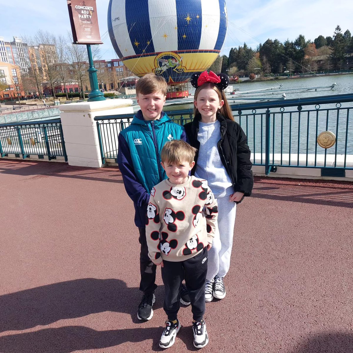 We’re so glad graduating Oscar’s Kids club member Jack and his little brother, sister, Mammy and Daddy had so much fun in Disneyland last week thanks to Oscar!💛💛💛