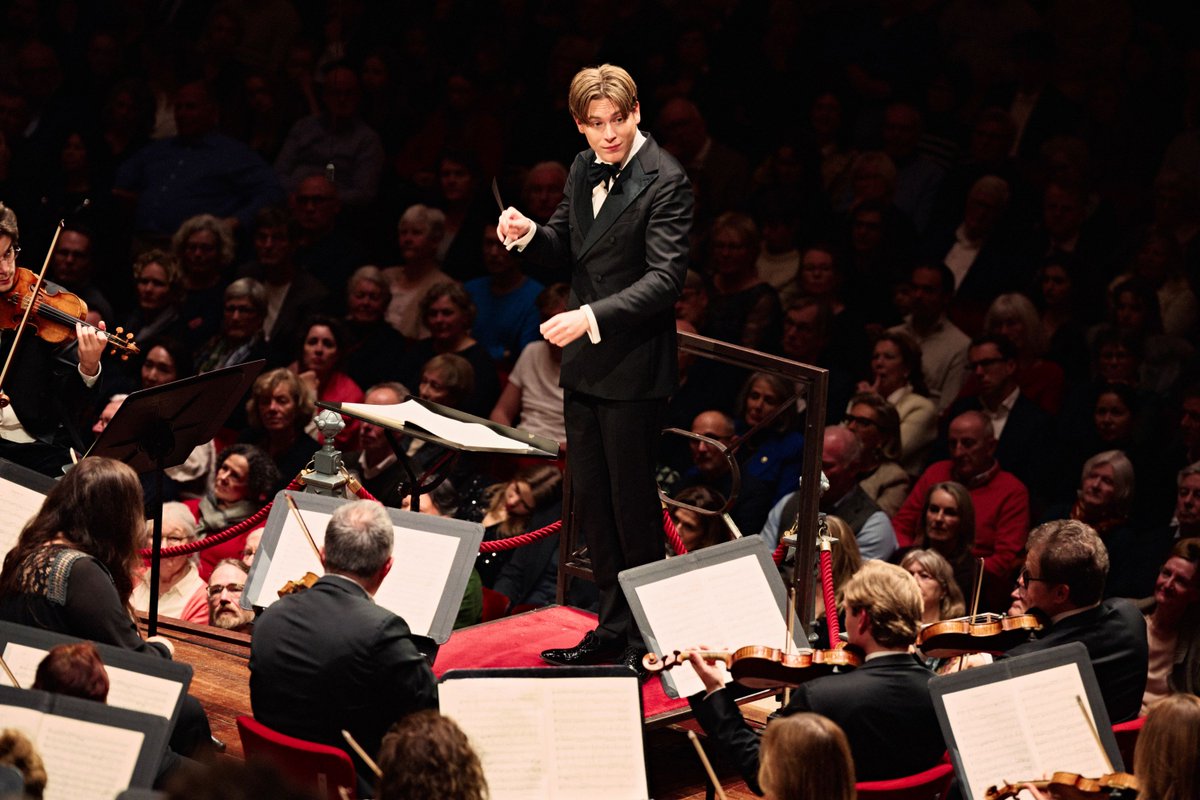 We congratulate our Artistic Partner Klaus Mäkelä, who has been appointed as the next music director of the Chicago Symphony Orchestra as of the 2027/28 season! This appointment, coinciding with Klaus's start as our Chief Conductor, once again emphasizes his exceptional artistry.