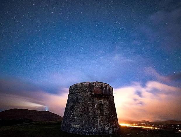 The Milky Way over Ardagh Martello Tower #BereIsland 📷 Chris Twomey. In 2017 Bere Island Projects Group received funding from @HeritageHubIRE to undertake a Dark Sky Feasibility study on the island and purchase a community telescope #DarkSkyWeek
