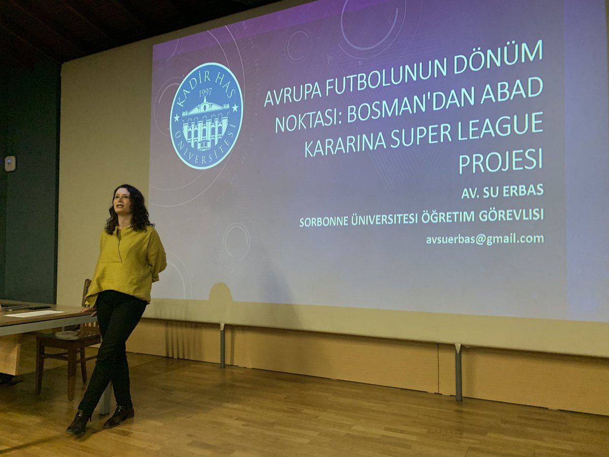 SÇM Seminer Serisi’nin 28. etkinliği olan “Avrupa Birliği ve Spor Çerçevesinde ‘Süper Lig’ Projesi” seminerimiz başladı. Konuk konuşmacımız Sorbonne Üniversitesi Öğr. Görevlisi Su Erbaş. #sçmseminerserisi