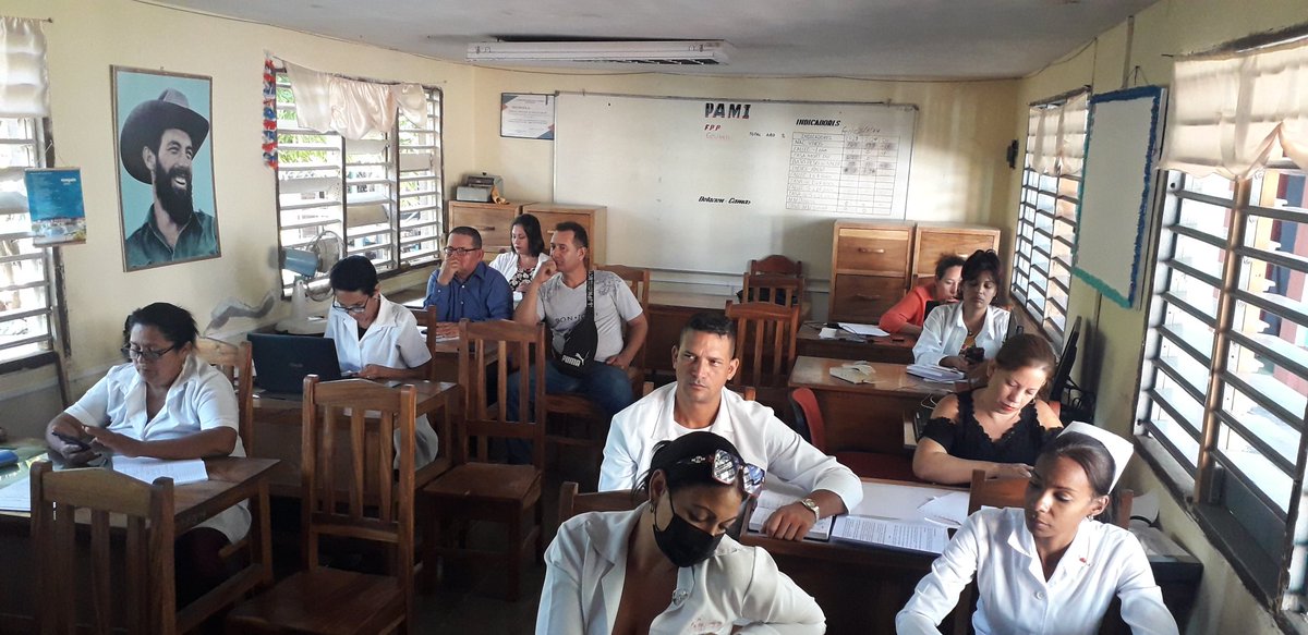 Dirmayari's tweet photo. Se realiza encuentro de trabajo dirigido por Anika La O Texido y con participación de trabajadores sociales representantes de salud en el grupo de prevención social por cada Consejo Popular y directores de unidades en dichas demarcaciones. #holguinsi #CubaPorLaVida https://t.co/CcmAYVXojR