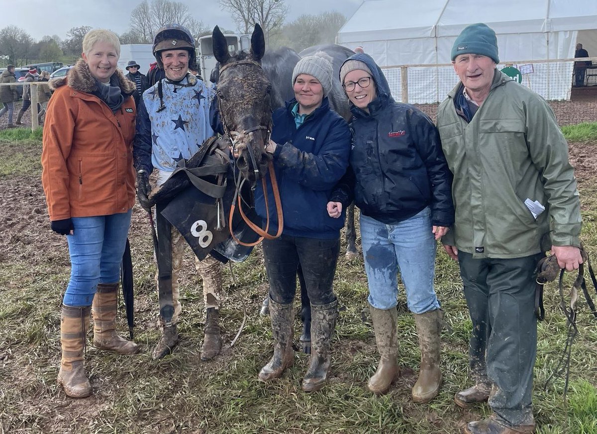 Irlandais breaks his Maiden tag at Cothelstone Point to Point to make it a double for the yard and for @Joshua_N3wman in the saddle. Owned by David and Steph Stevens 🥇 #BlackmoreFarm #Winner16 @Firehouse2016 @REDMILLSHorse @Arioneo_off @ForanEquine