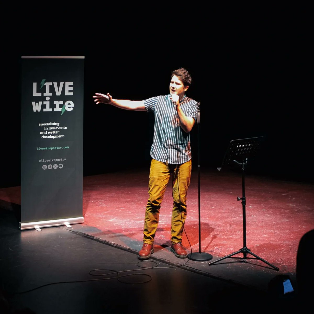 We're loving these pics from our LIVEwire Manchester event a few weeks back ⚡️ View the full gallery on our website! livewirepoetry.org/2024/04/02/hig…