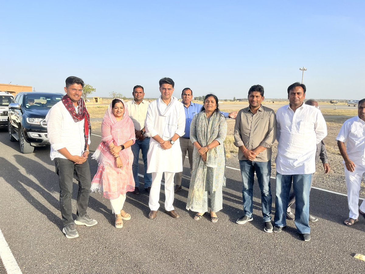 LakhrajAwana's tweet image. Today in barmer... Youth team&apos; 👍
 @SachinPilot #sunitachoudhary
 #azadSingh