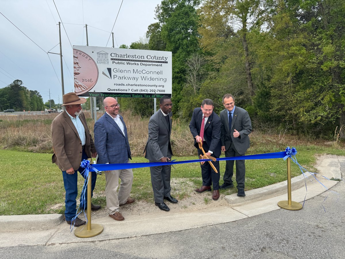 At a ribbon cutting ceremony, Charleston County and @CityCharleston leaders announced the substantial completion of the Glenn McConnell Pkwy Widening Project. Crews are completing final pavement striping with nighttime work. #ChsTrfc #ChsNews News Release: charlestoncounty.org/news/2024/4838…