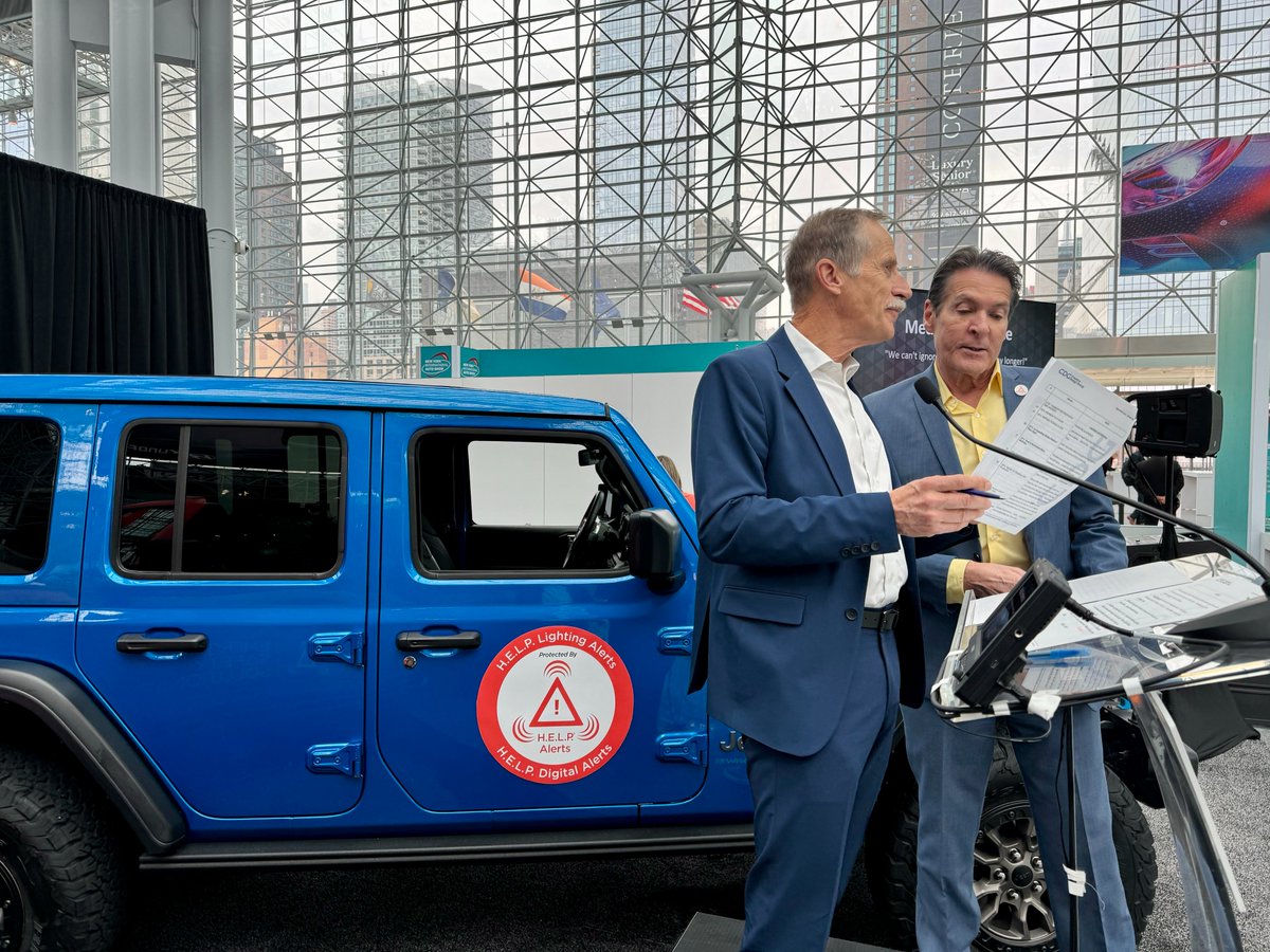 ESS_Help's tweet image. It was a tremendous opportunity to increase awareness about the dangers of crashes involving disabled and vulnerable vehicles — and our lifesaving H.E.L.P. Solution to overcome this growing issue.  
#ESSHELP #RoadwaySafety #NYAutoShow #Networking #HELPisHere