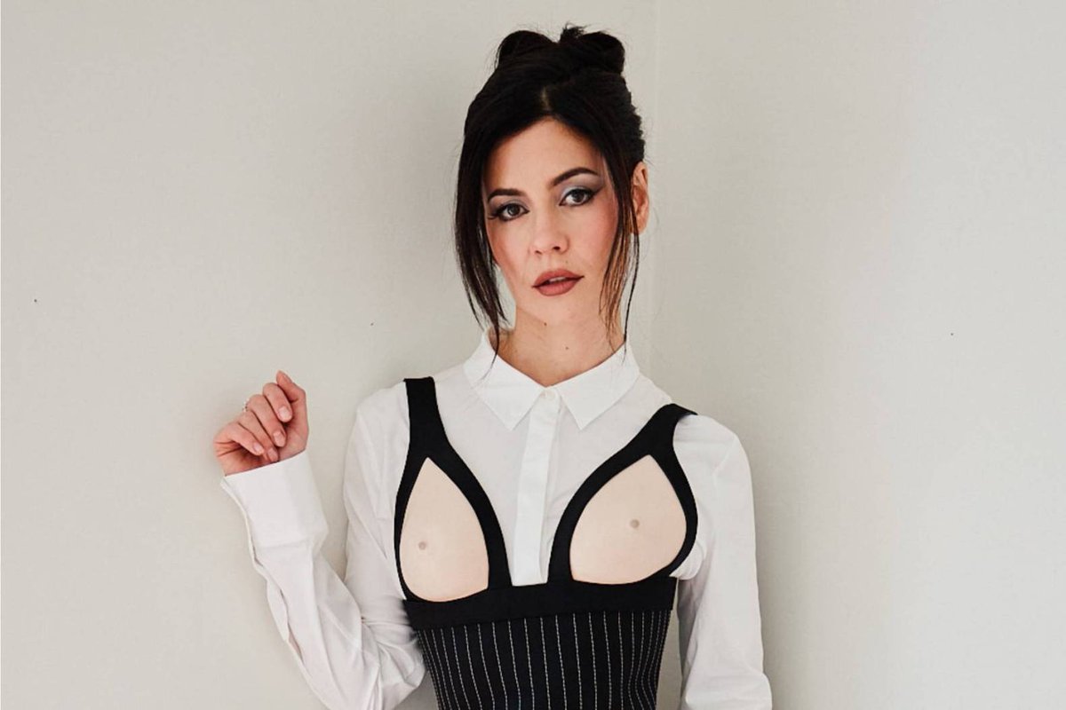 EXCLUSIVE: @MarinaDiamandis will release 'Eat the World,' a book of poetry, on Oct. 29 via Penguin Random House. 'Poetry has actually made me feel free, because it's writing about things that, if I'm quite honest, I would rather people not know.' More: rollingstone.com/music/music-fe…