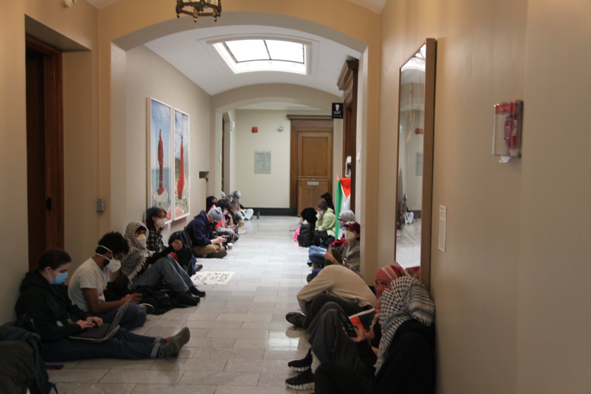 🚨Students have been occupying @UofT Pres Meric Gerter's office at Simcoe Hall for a full 24 hours, demanding @UofT divest from Israeli Apartheid. And we’re still here. #OccupyUofT #DivestUofT