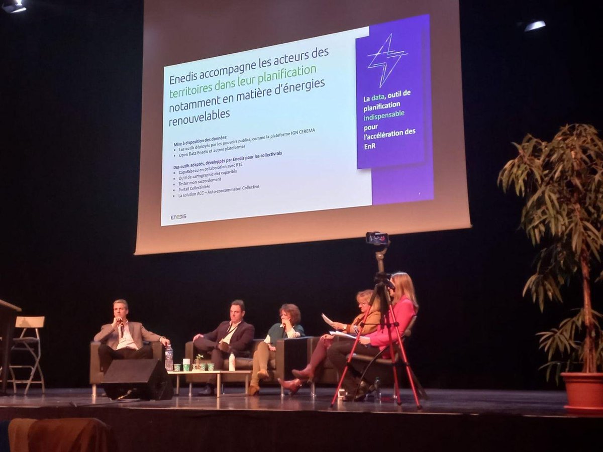 Pour les 10 ans de @SeinergyLab 🌟 @Enedis est présent au Forum Armand Peugeot à @villepoissy en compagnie de @FrancoisGaray pour une rétrospective de notre collaboration et pour les premières Assises locales des énergies renouvelables #TransitionEcologique