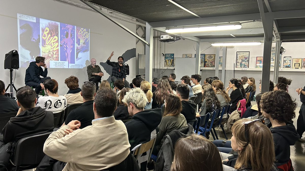 Superpleno hoy en las jornadas de #PuertasAbiertas 🤪 💕 Resuelven todas nuestras dudas sobre el #curso de Art Grafic: Josep Maria, Mariano y Santi. Unos máquinas.