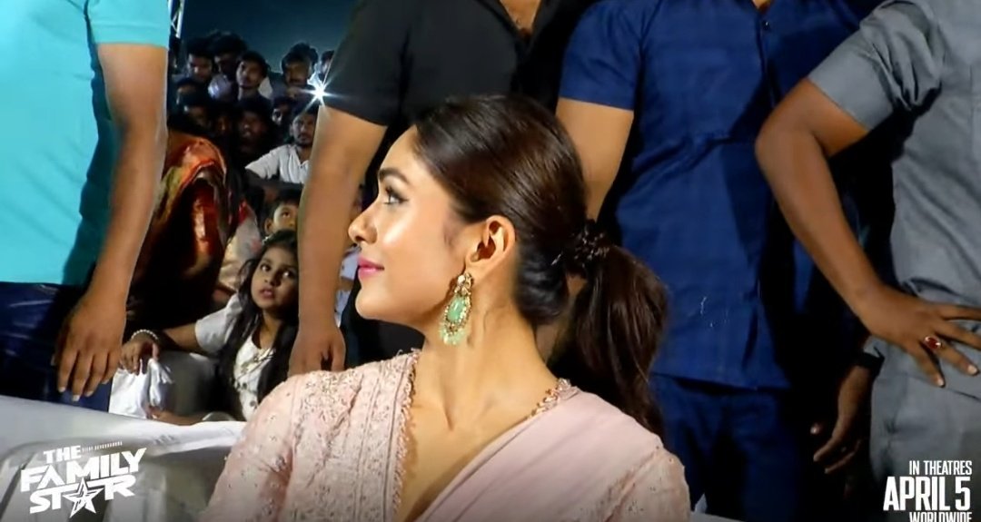 mrunalsfangirll's tweet image. Gorgeous 🌸
#MrunalThakur #FamilyStar #PreReleaseEvent