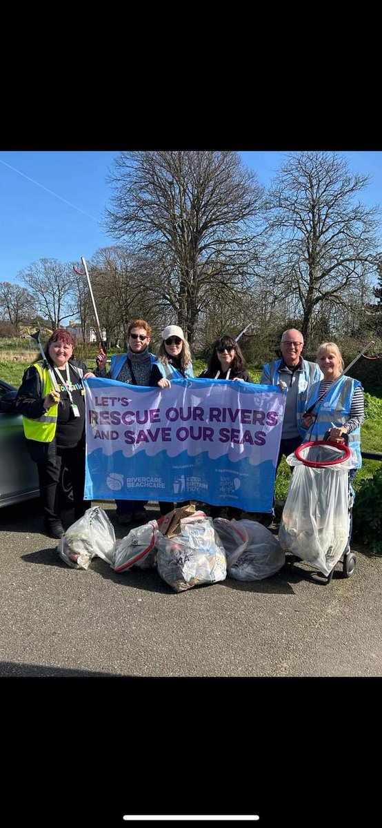 River_Care's tweet image. #GreatBritishSpringClean comes to an end for another year with over 400,000 bags of rubbish pledged to be removed from the environment. Come rain, wind, or sunshine @River_Care groups have played their part as these happy folk in Essex show 😊
You are all #LitterHeroes