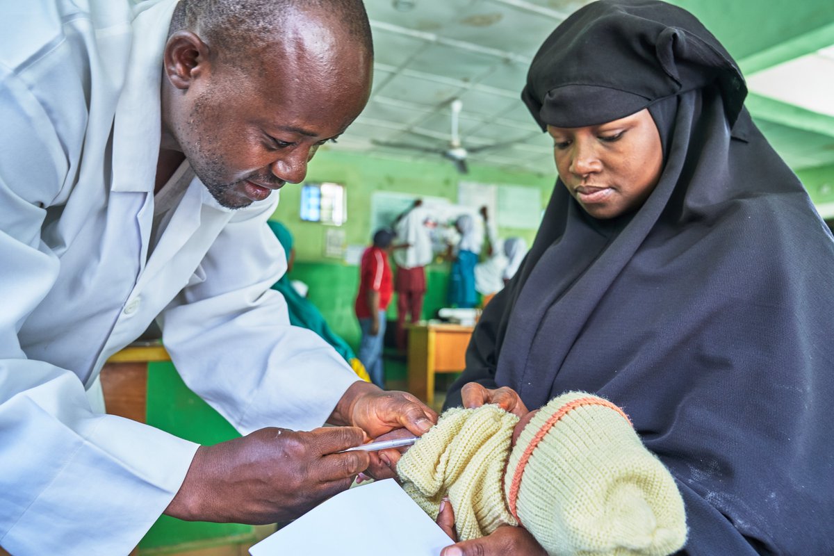 It's World Health Worker Week! @USAIDNigeria recognizes the importance of a well-equipped health workforce to improve health outcomes. Over the last five years, USAID's @NigeriaIHP has trained about 27,000 health workers across five supported states. #WHWWeek #HealthWorker