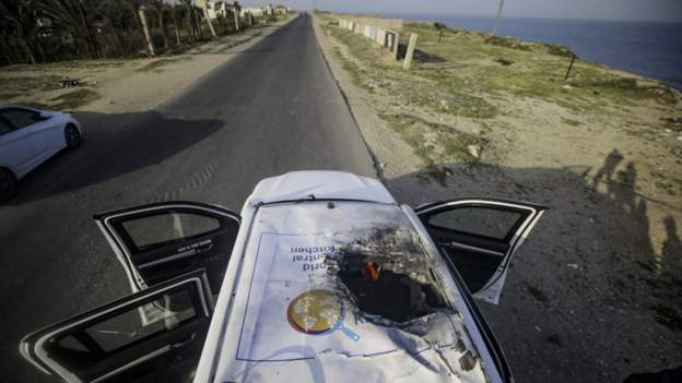 Picture of the aid car struck is remarkable: bbc.co.uk/news/live/worl…