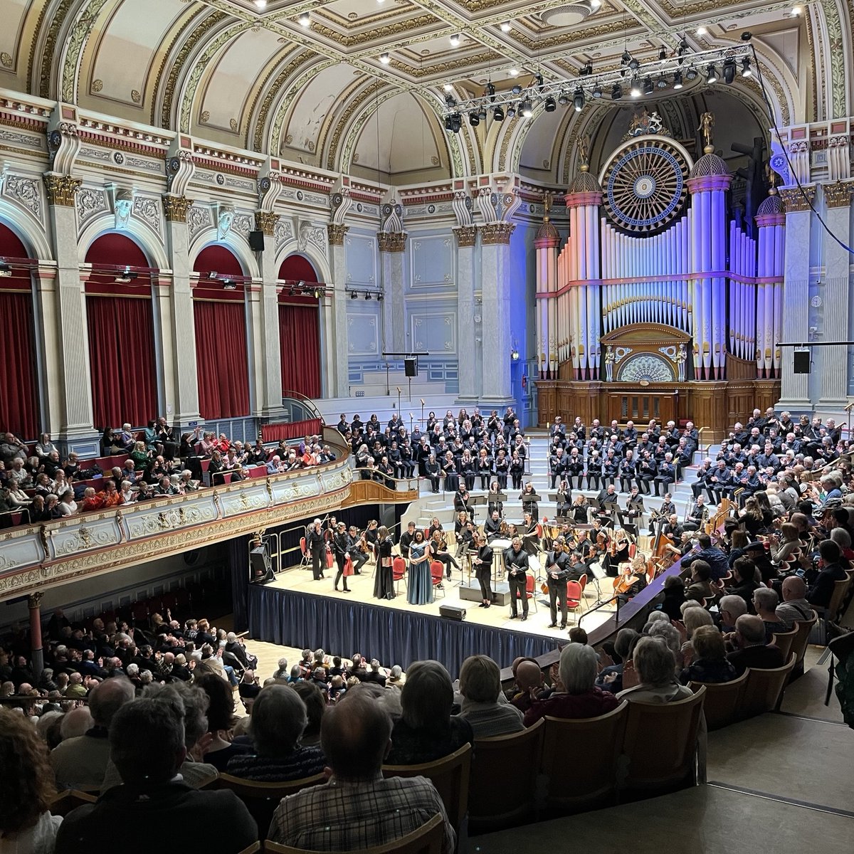 A look back at our 23/24 season of unforgettable concerts🎶💫 Photo 1: Monteverdi: Vespers of 1610 on 4th Nov Photo 2: Christmas Concert on 8th Dec Photo 3: Handel’s Messiah on 20th Dec Photo 4: A Glimpse of the Light- Mozart Requiem on 16th Mar