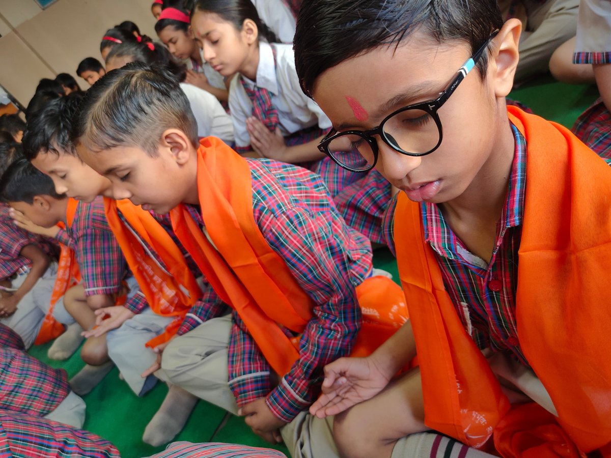 A fresh start....... And a beautiful new beginning! The new session at DAV, Meerut commenced with a solemn Hawan ceremony, invoking blessings for the students from Nursery to VIII. #CJDAV #CJDAVMeerut #DAV #Students #schooluniform #schoolmemories #firstdayofschool