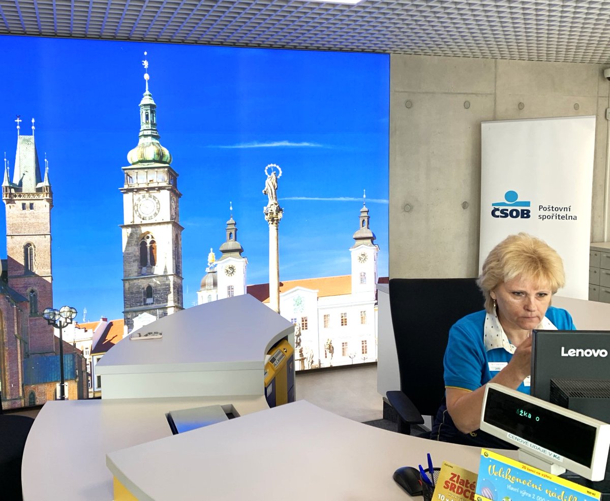 Ceska_posta_sp's tweet image. ČP dnes otevřela v Hradci Králové další pobočku v moderním designu.
Zákazníci mohou pobočku s novým proklientským konceptem obsluhy navštívit na nové adrese v budově @CSOB_CZ v ulici Collinova 573.
Více: ceskaposta.cz/-/ceska-posta-…
 
#ceskaposta #balikovna #transformace
