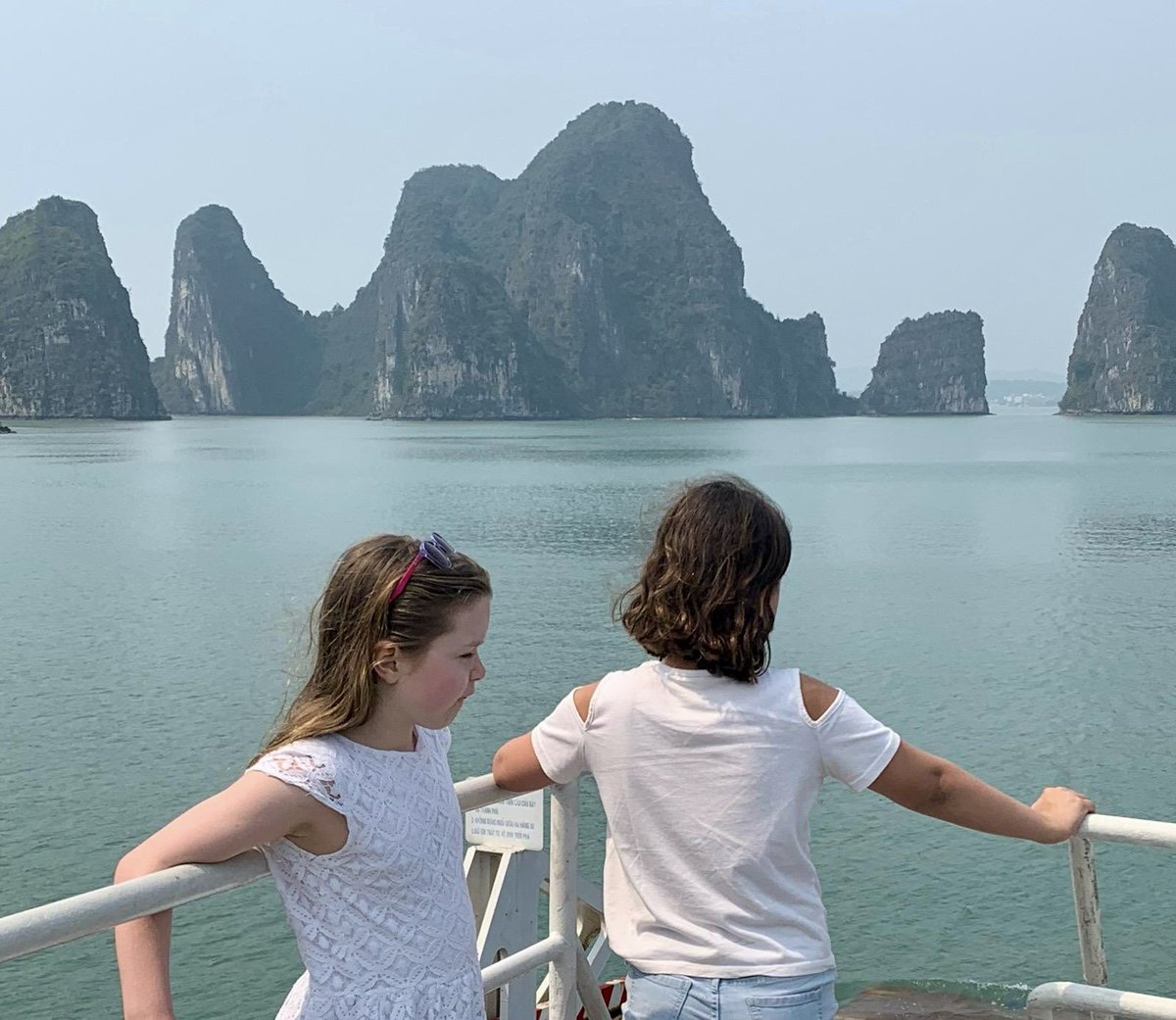 Very lovely trip last week to Ha Long Bay and Cat Ba in Northern Vietnam. 🇻🇳 Some of the world’s most unique natural sites, the magical landscapes of which have always fascinated me! 🌄