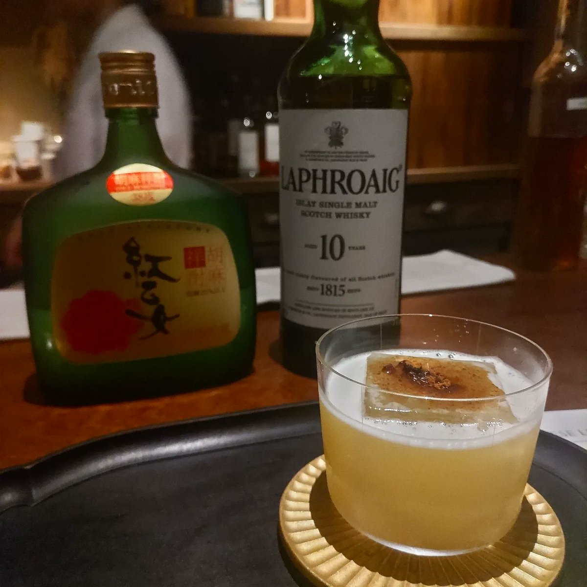ごま焼酎とラフロイグのカクテル
"スモーキーボニート"を飲みました

スモーキーで
ボニーティでした。

そこで鰹の香り成分を調べましたが

フェノールや硫黄化合物、ピラジンがはいっているらしい。ウイスキーやん。。

#ウイスキーのムコウガワ