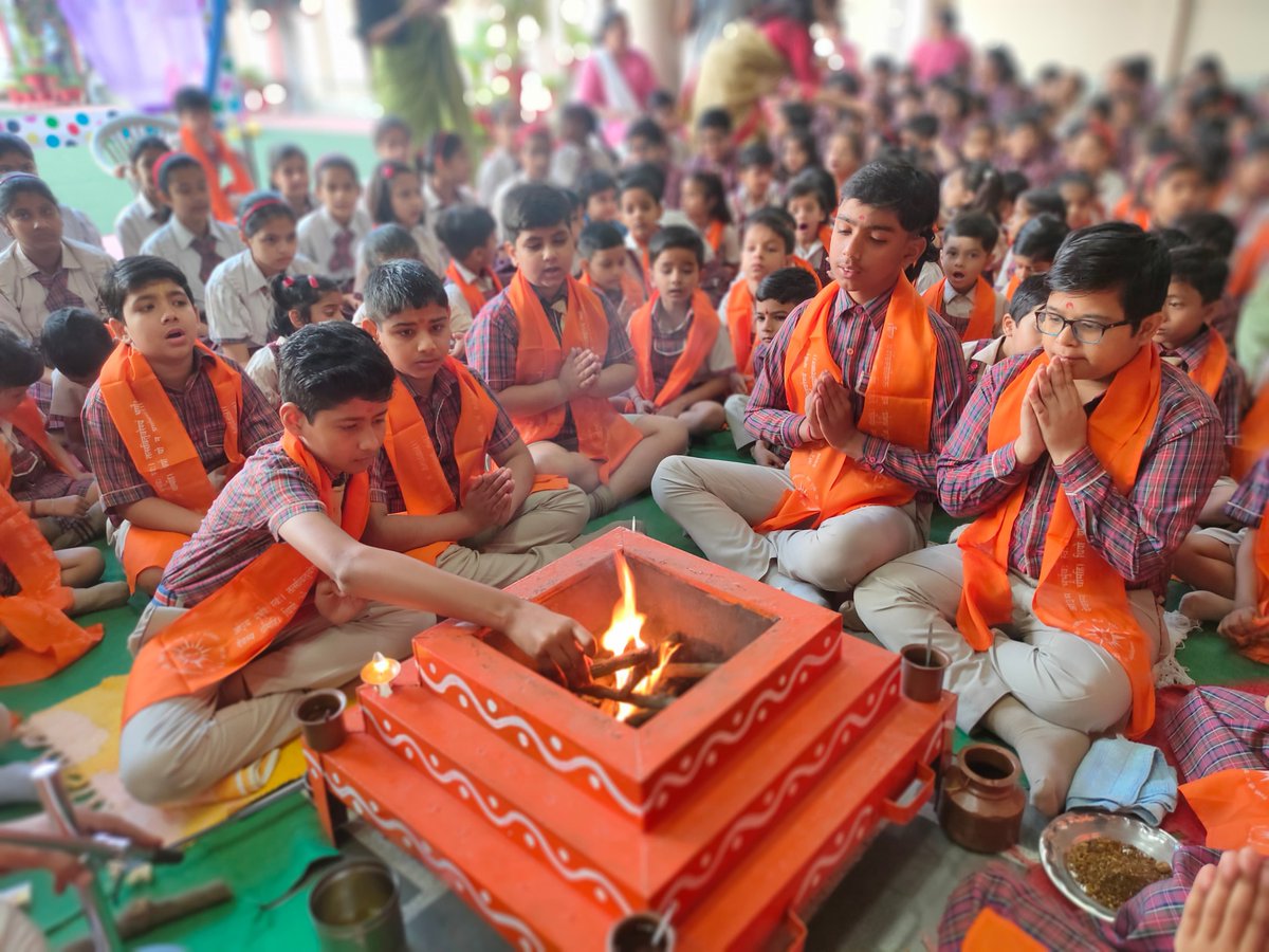 A fresh start....... And a beautiful new beginning! The new session at DAV, Meerut commenced with a solemn Hawan ceremony, invoking blessings for the students from Nursery to VIII. #CJDAV #CJDAVMeerut #DAV #Students #schooluniform #schoolmemories #firstdayofschool