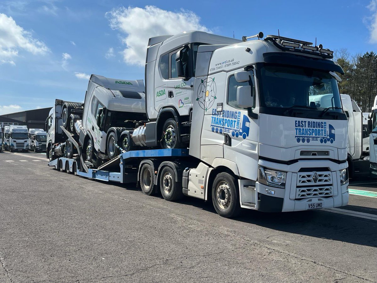 RidingTransport's tweet photo. Helping #ASDA save the planet three #Scania trucks at a time! @asda @RenaultTrucksUK @AsdaServiceTeam @ScaniaUK #Haulage #Logistics #Transporter #Trucking #Lorry #HGV #Renault #Collection #Delivery #UKWide #LessCO2 🌱 https://t.co/thmWJkbYYj