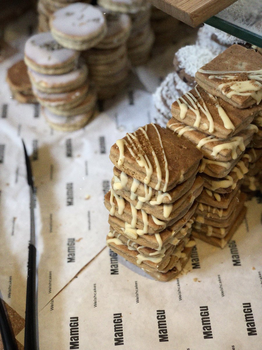 LOTUS BISCOFF & WHITE CHOC 🔥

The fan favourite is back this week! Fresh off the griddle and on the counter in #StDavids & #Saundersfoot right now!

🙌🏼😍🏴󠁧󠁢󠁷󠁬󠁳󠁿🍪

#MamGuWelshcakes #WelshCakes #WelshCakesWithATwist #LotusBiscoff #Biscoff #MadeInTheLandOfDragons #Pembrokeshire