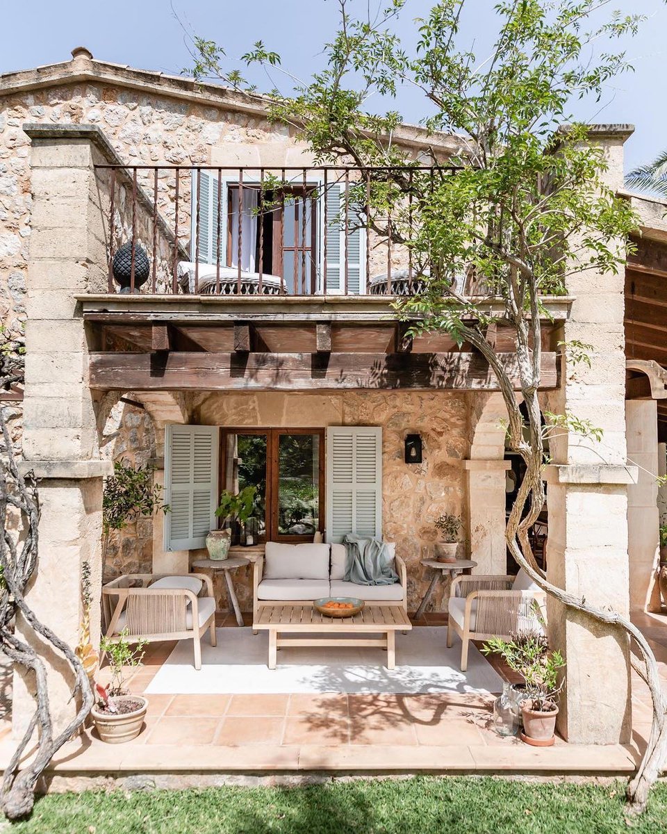 Mallorca'nın eşsiz atmosferi ve muhteşem bir çiftlik evi!🔆 Tramuntana Farmhouse'ın tasarımını nasıl buldunuz? 📍 Mallorca, Balear Adaları, İspanya instagram.com/p/C5I6owrhHKe/…